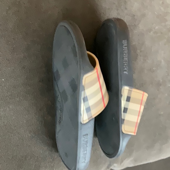 Burberry Farley beige slides. Kids - Picture 3 of 3